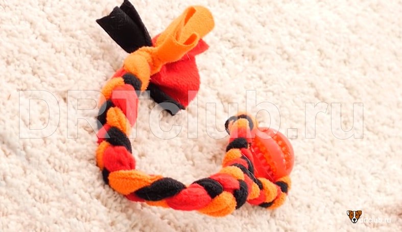 Плетеная веревка с шариком